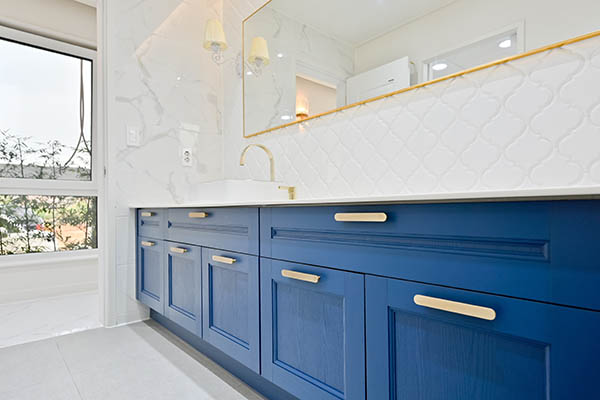 Bold Color Palettes & Custom Cabinetry