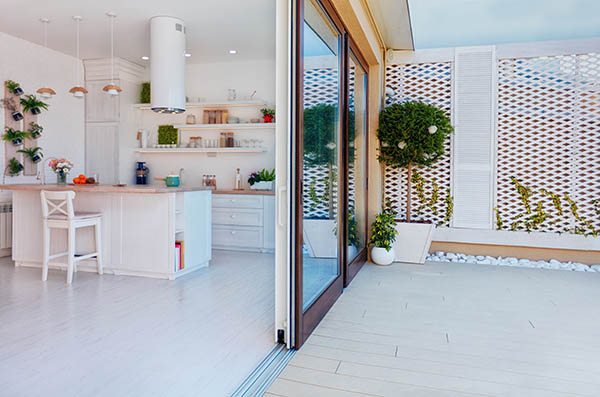 Seamless Indoor–Outdoor Connections